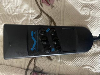 2 Camas Individuais – 1 com Estrado Elétrico