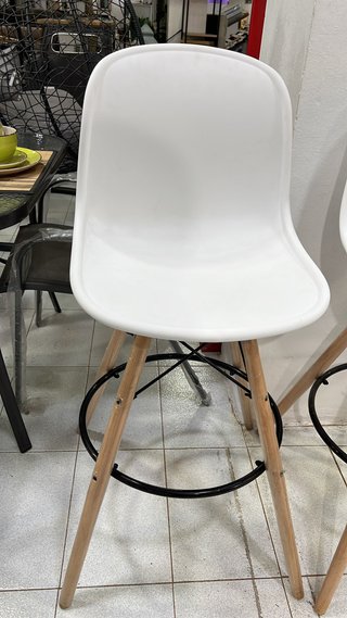 Taburetes Nórdicos Blancos Madera