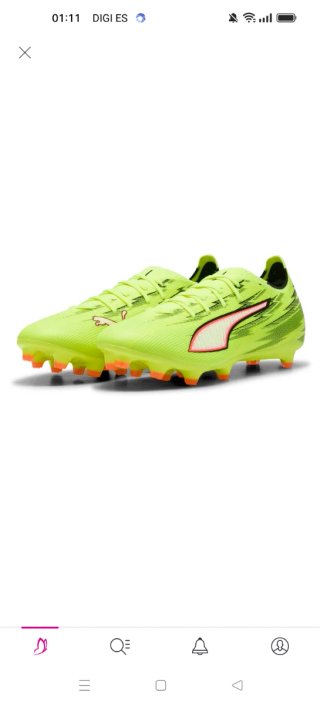 Botas de fútbol Puma negras y naranjas
