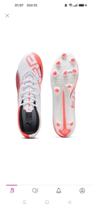 Botas de fútbol Puma negras y naranjas