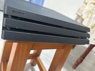 Ps4 Pro Negra + Mando