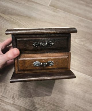 Pequeño joyero de madera vintage con flores