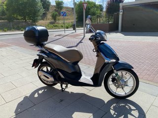 Piaggio Liberty 125 gris asiento marrón