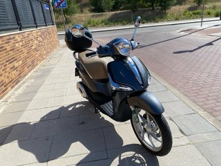 Piaggio Liberty 125 gris asiento marrón