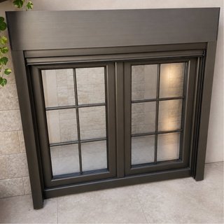 Ventana de aluminio con mosquitera y persiana