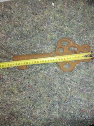 Llave antigua de hierro forjado a mano