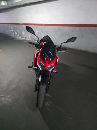 Kawasaki Z800e Negra y Roja