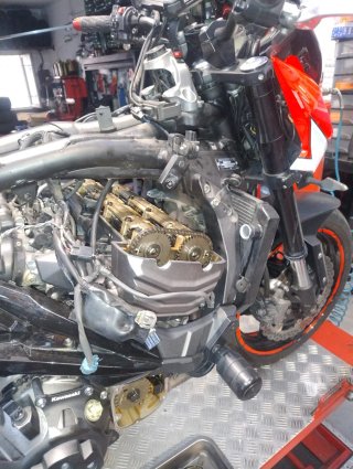 Kawasaki Z800e Negra y Roja