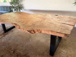 Mesa madera natural con patas metal