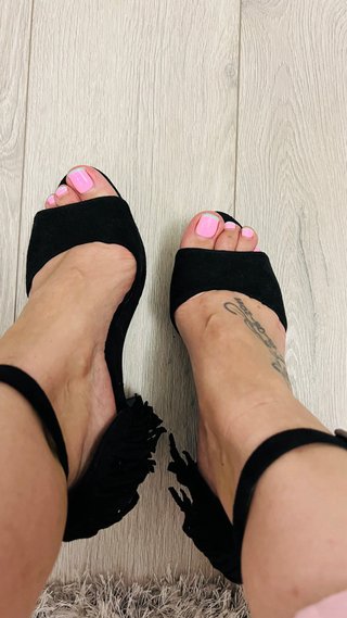 Sandalias negras tacón flecos
