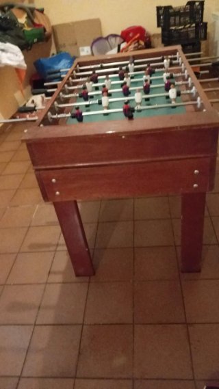 Futbolín madera maciza casi nuevo