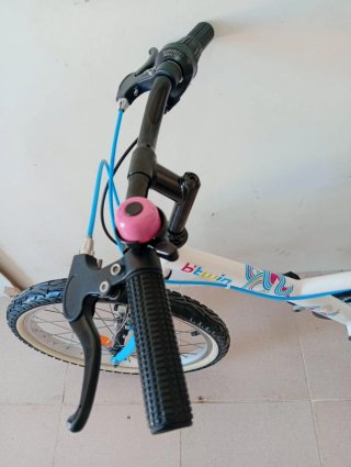 Bicicleta niña Btwin 20 pulgadas blanca y azul