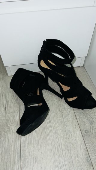 Sandalias Gladiadoras Negras Tacón