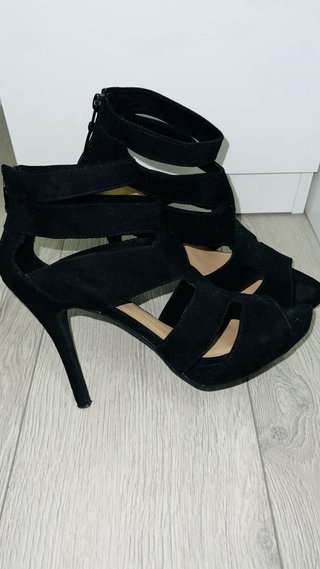 Sandalias Gladiadoras Negras Tacón