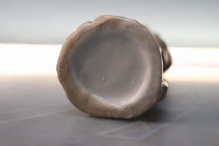 Jarrón de porcelana, tronco con ardillas.