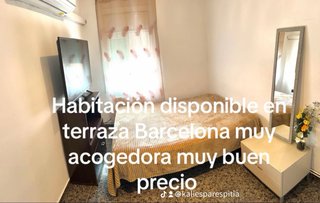 Armario blanco y tocador con espejo