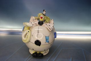 Porcelana Zampiva. Italia. Tarro y figura de payasos pelo espagueti.