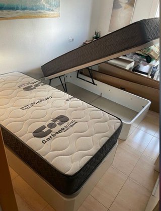 Canapé y colchón de 90x190 en liquidación