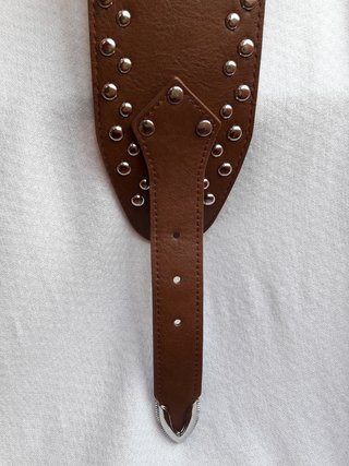 Cinturón marrón, Stradivarius