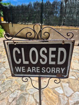 Cartel Open / Closed Forja