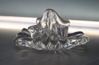 Pequeña cesta de cristal.