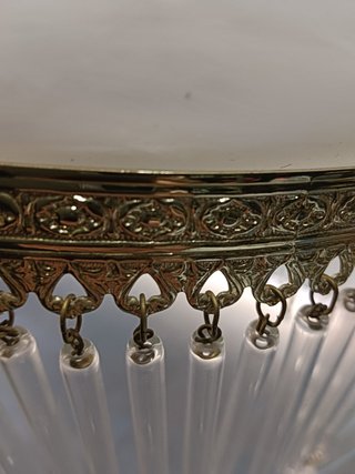 Preciosa Lámpara de latón y cristal , con colgantes, diametro 25 cm.