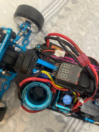 Coche RC Drift 1/10 RWD brushless + emisora FlySky