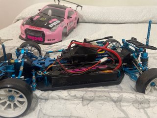 Coche RC Drift 1/10 RWD brushless + emisora FlySky
