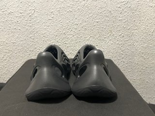 Yeezy Foam Runner Negro