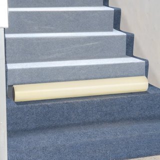 Película de Protección para Alfombra, 24" x 200' Escudo para Suelos y Superficies con Respaldo Autoadhesivo e Instalación Fácil, Rollo de Protector de Alfombra de Polietileno para Construcción y R...