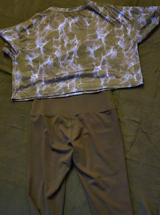 Set Sportivo con Leggings Dimmagranti e T-shirt