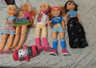 5 Muñecas Nancy con Patinete