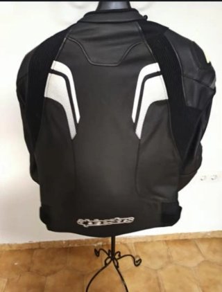 Honda sportbike plateada y negra