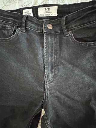 Pantalón vaquero Skinny High Rise Negro.