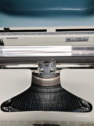 maquina de escribir, ANDINA GRAFOS. MÁQUINA ESCRIBIR CON MALETÍN, AÑOS 60. en buen estado