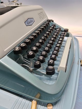 maquina de escribir, ANDINA GRAFOS. MÁQUINA ESCRIBIR CON MALETÍN, AÑOS 60. en buen estado