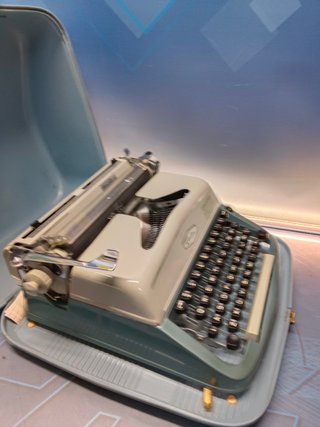 maquina de escribir, ANDINA GRAFOS. MÁQUINA ESCRIBIR CON MALETÍN, AÑOS 60. en buen estado
