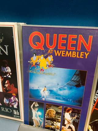 lote 6 VHS, musicales, Queen live at, live it...