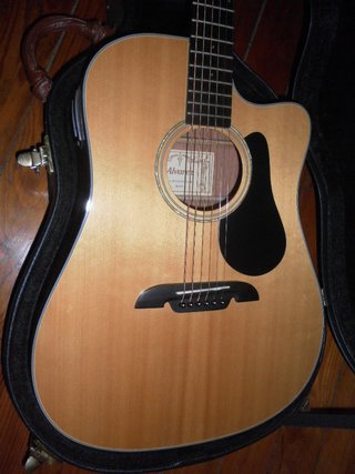 GUITARRA ALVAREZ ELECTROACÚSTICARD8C DREADNOUGHT