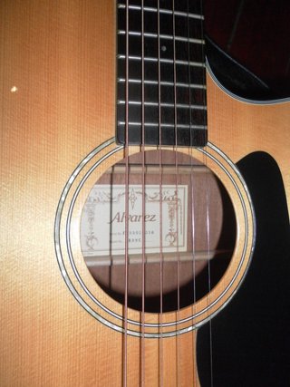 GUITARRA ALVAREZ ELECTROACÚSTICARD8C DREADNOUGHT