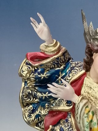 Virgen de Quito, del Panecillo o Alada en hornacina.