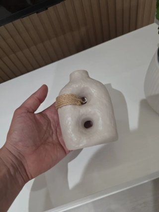 Jarrón de cerámica con cuerda