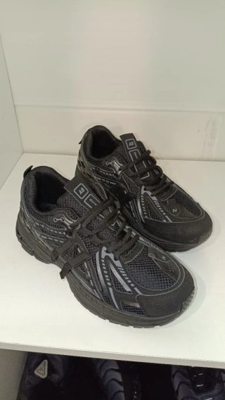 Nike Scarpe Nere e Grigie