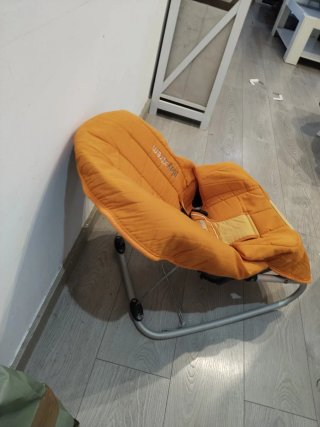 Hamaca mecedora bebé con funda naranja