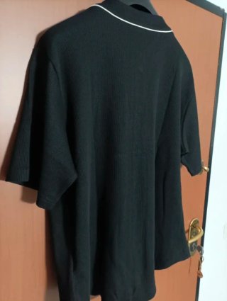 Camicia baseball nera con bordi bianchi