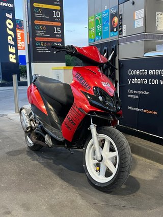 Yamaha Jog RR Roja y Negra