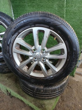 JUEGO LLANTAS Toyota Yaris (P13)(2014->)
