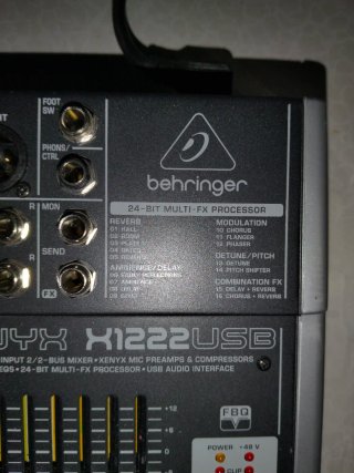 Mesa de Mezclas Behringer Xenyx X1222USB