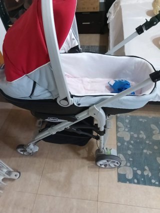 Carrito de bebé Chicco rojo y gris