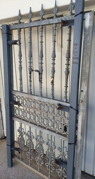 Puerta de hierro para jardín